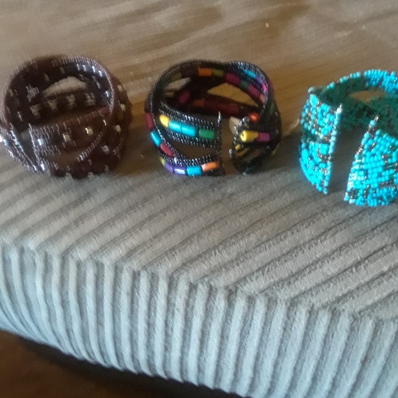 Three cuff bracelets. - Picture 4 of 5